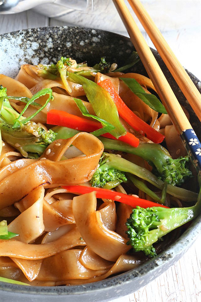 Easy Chow Fun (Chow Foon) Stir-fry Recipe | Foxy Folksy