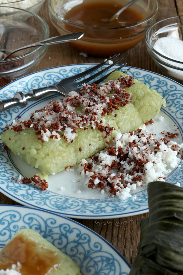 Making Suman sa Lihiya is actually easier than you think. The hardest part is perhaps deciding which topping to enjoy it with. Get the recipe here now! | www.foxyfolksy.com