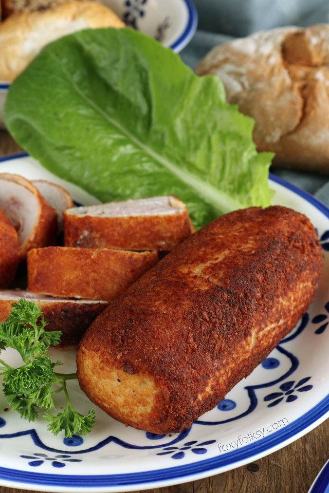 Make these delicious Chicken Cordon Bleu. Fried to perfection with crispy outer breading and juicy chicken inside! | www.foxyfolksy.com