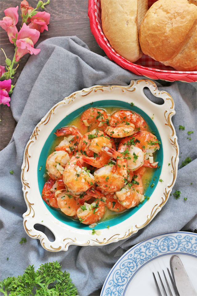 Get this easy, delicious Garlic Butter Shrimp Recipe . It has a secret ingredient that makes the shrimps sweeter and tastier. | www.foxyfolksy.com