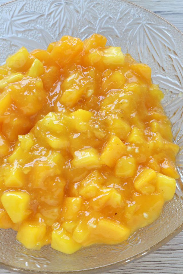 Try this easy recipe for these yummy Peach Mango Pocket Pies! | www.foxyfolksy.com