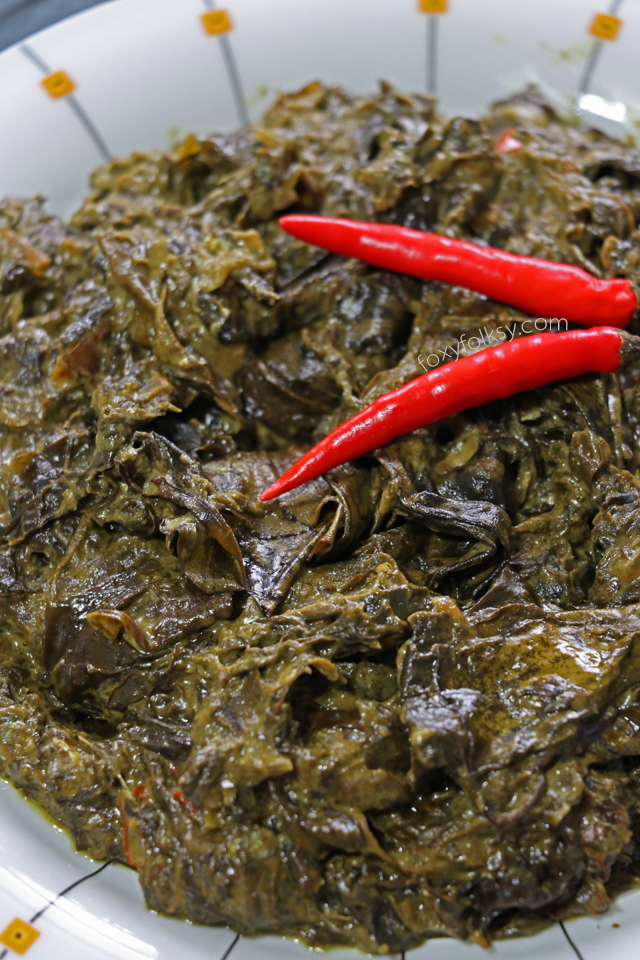 Get this authentic Bicolano Laing recipe! Dried Taro leaves cooked in coconut milk with chilis! Simple no-fuss recipe! | www.foxyfolksy.com