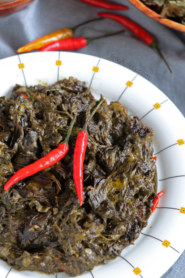 Get this authentic Bicolano Laing recipe! Dried Taro leaves cooked in coconut milk with chilis! Simple no-fuss recipe! | www.foxyfolksy.com