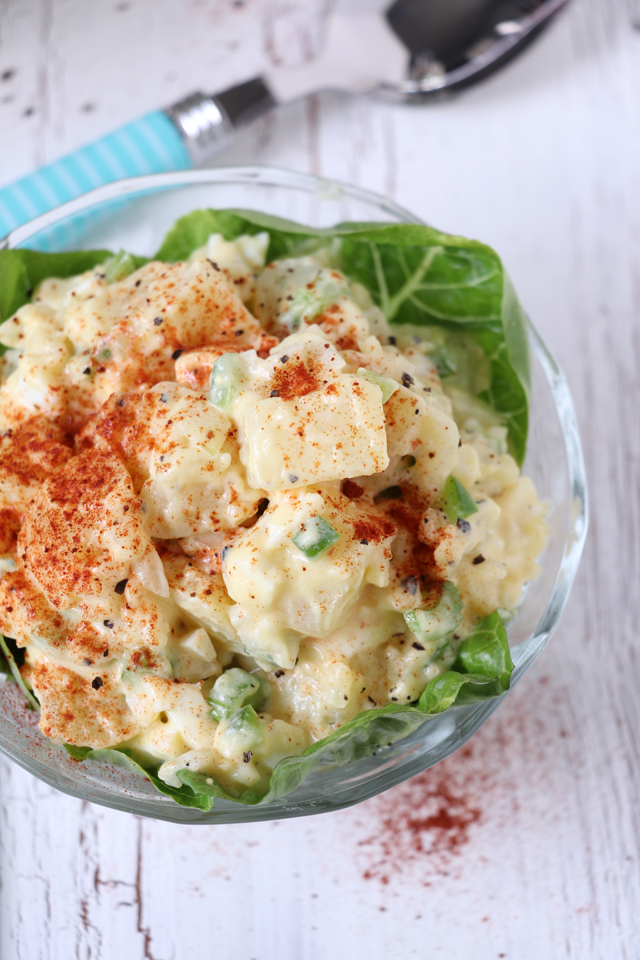 Get this easy classic potato salad recipe made creamy and tasty with mayonnaise, hard-boiled eggs, mustard, onions, bell peppers and celery. | www.foxyfolksy.com 