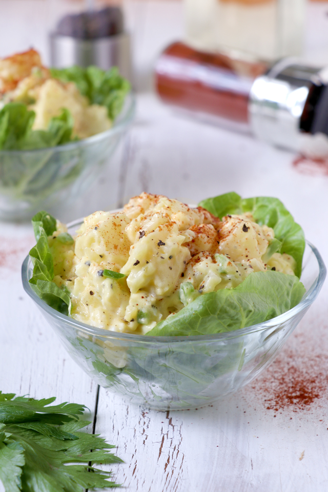 Get this easy classic potato salad recipe made creamy and tasty with mayonnaise, hard-boiled eggs, mustard, onions, bell peppers and celery. | www.foxyfolksy.com 