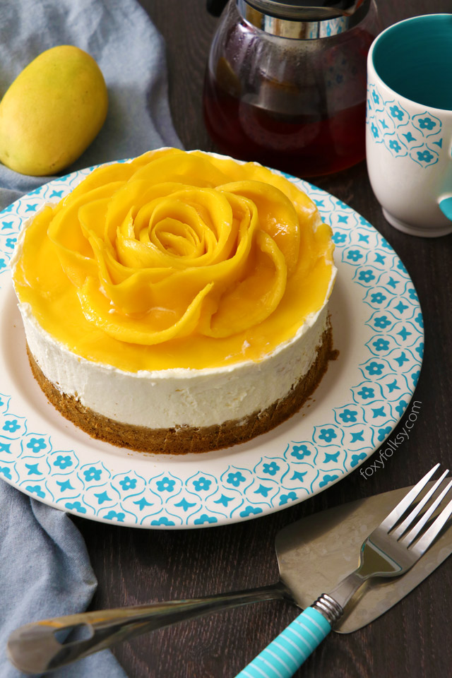 This No-Bake Mango Cheesecake is probably the easiest cheesecake recipe I’ve done. Mildly sweetened to enhance the natural flavors. Try it now! | www.foxyfolksy.com