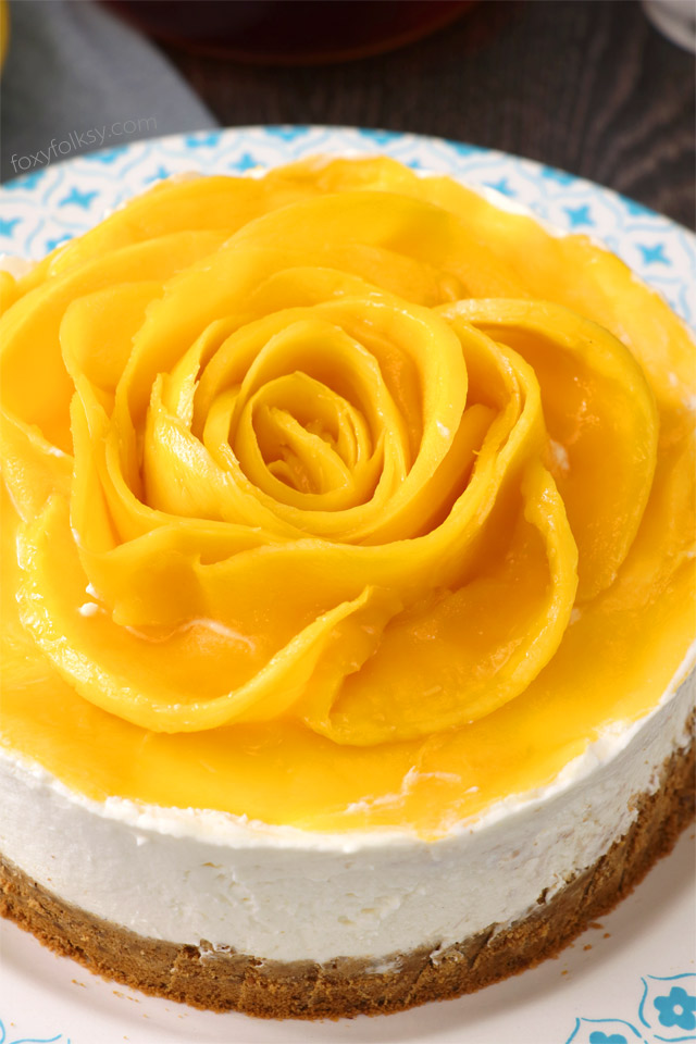 This No Bake Mango Cheesecake is probably the easiest cheesecake I’ve done. Mildly sweetened to enhance the natural flavors. Try it now! | www.foxyfolksy.com 