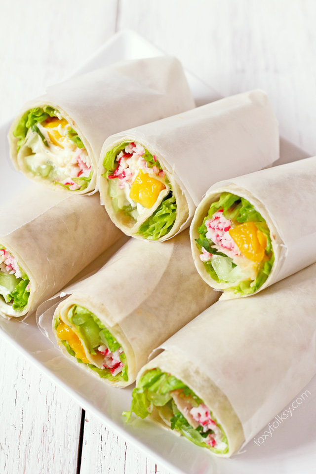 Try this very light and refreshing California Roll wrap with surimi and ripe mango and other healthy greens | www.foxyfolksy.com