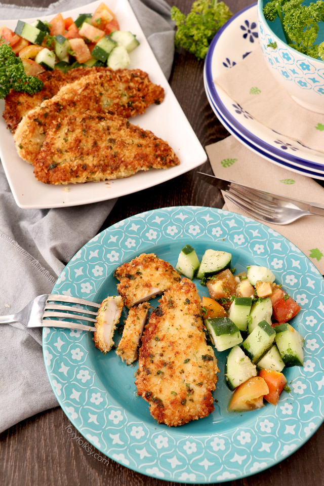 Try this deliciously crispy outside and juicy inside, Parmesan Crusted Chicken Recipe. Yet another tasty, quick and easy recipe to enjoy! | www.foxyfolksy.com