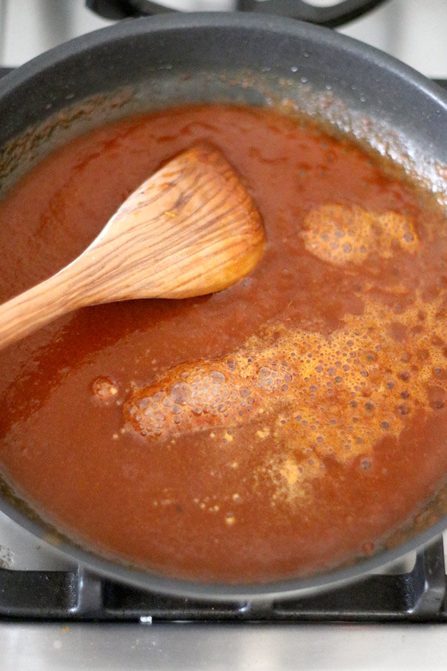 how to make currywurst sauce