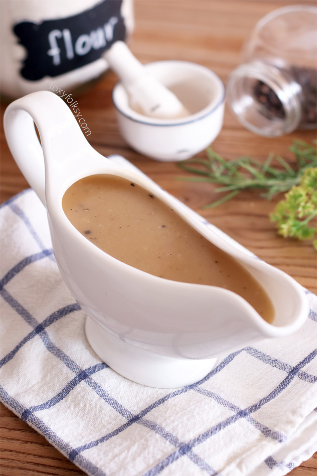 Homemade Gravy Recipe- It never gets easier than this. | www.foxyfolksy.com