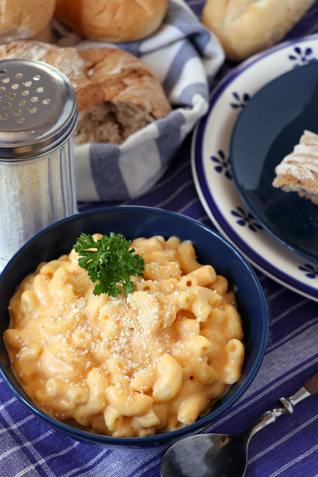 Easy and simple, classic Mac and Cheese cooked in Stove-top by Foxy Folksy