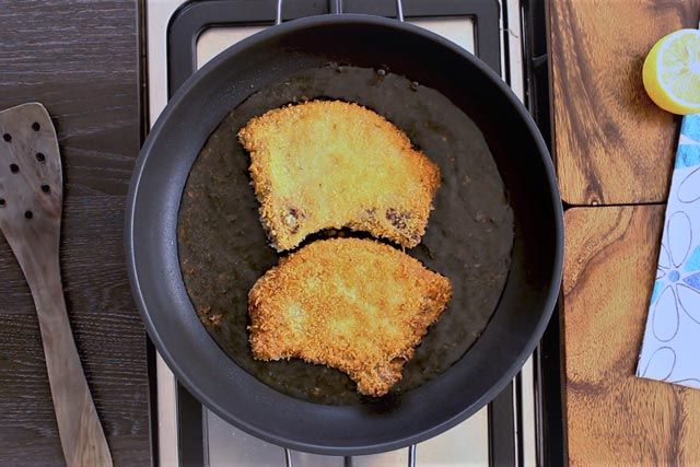 Frying pork Chops