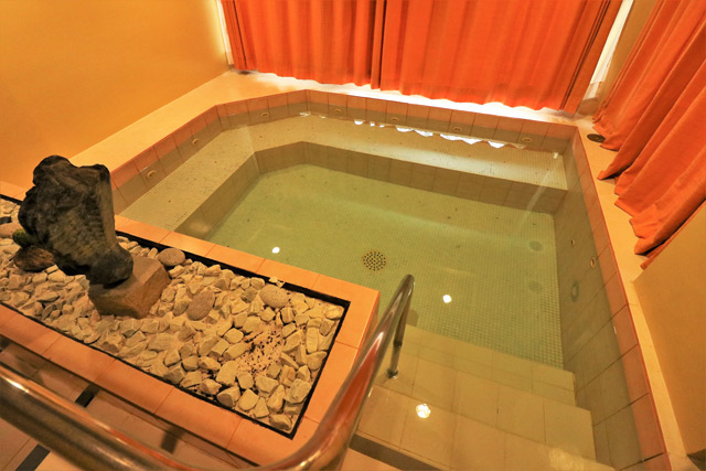 The Manor Jacuzzi