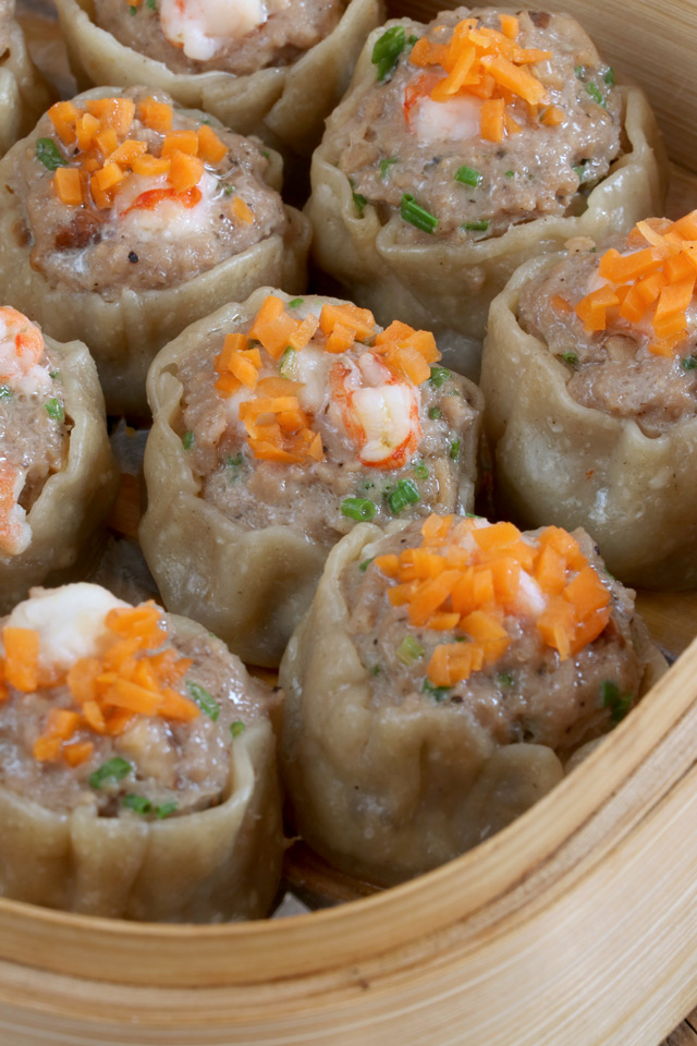 shumai in bamboo steamer