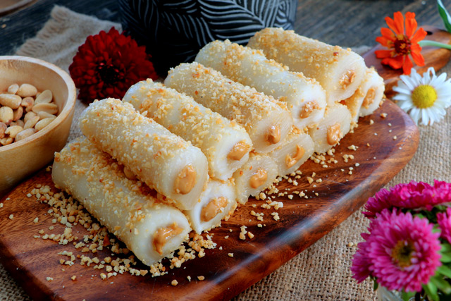 Sticky rice rolls with peanut butter filling and coated in crushed roasted peanut 