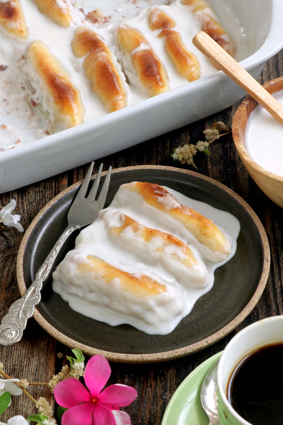 Moche - rice balls filled with red bean paste in coconut sauce.