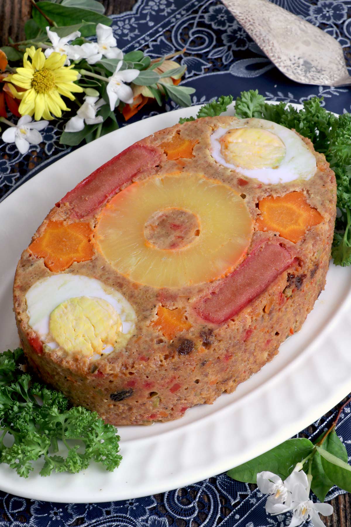 Everlasting - a meatloaf with boiled eggs, pineapple, sausage, carrots.