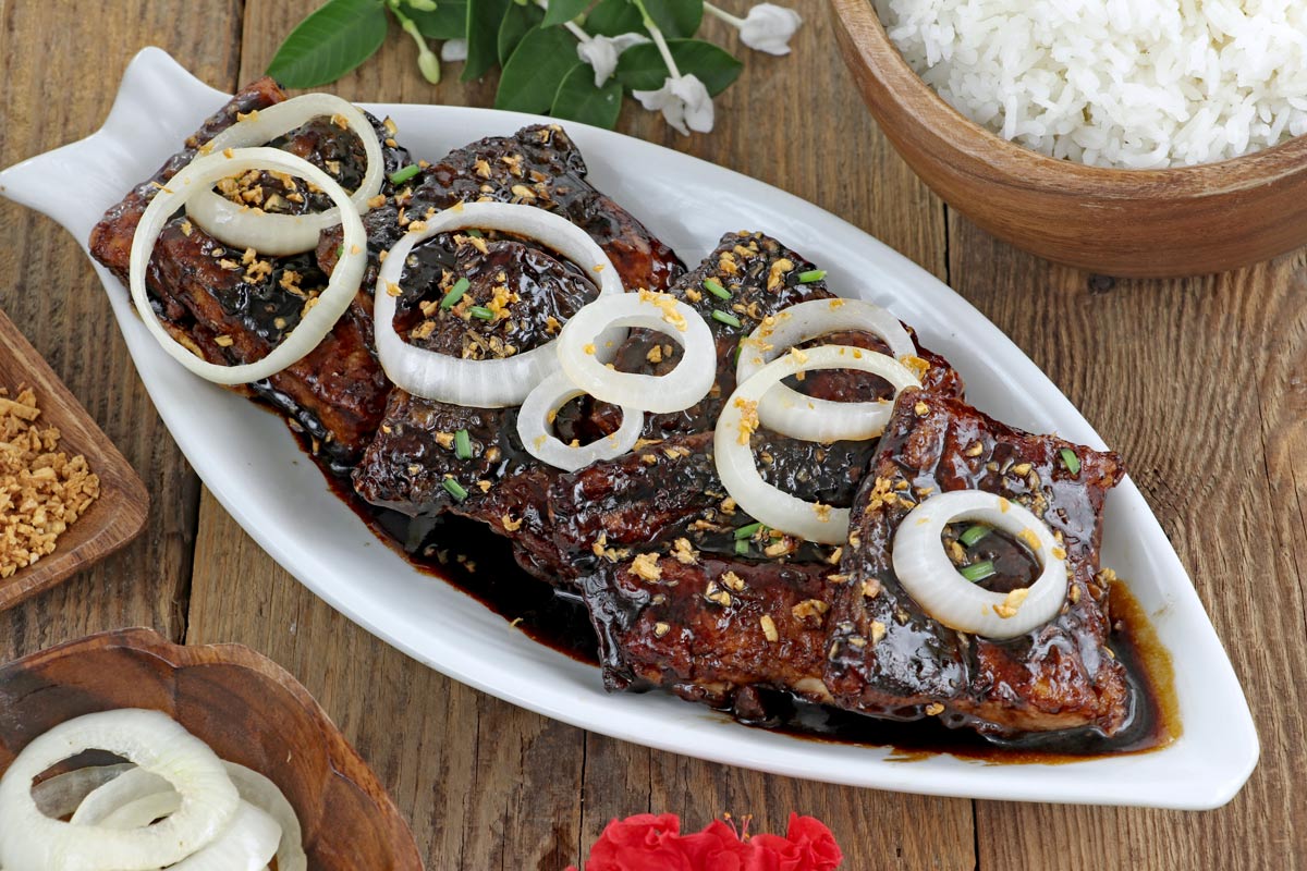 Fried boneless bangus/milkfish belly with tangy soy-sauce glaze topped with onions and toasted garlic.