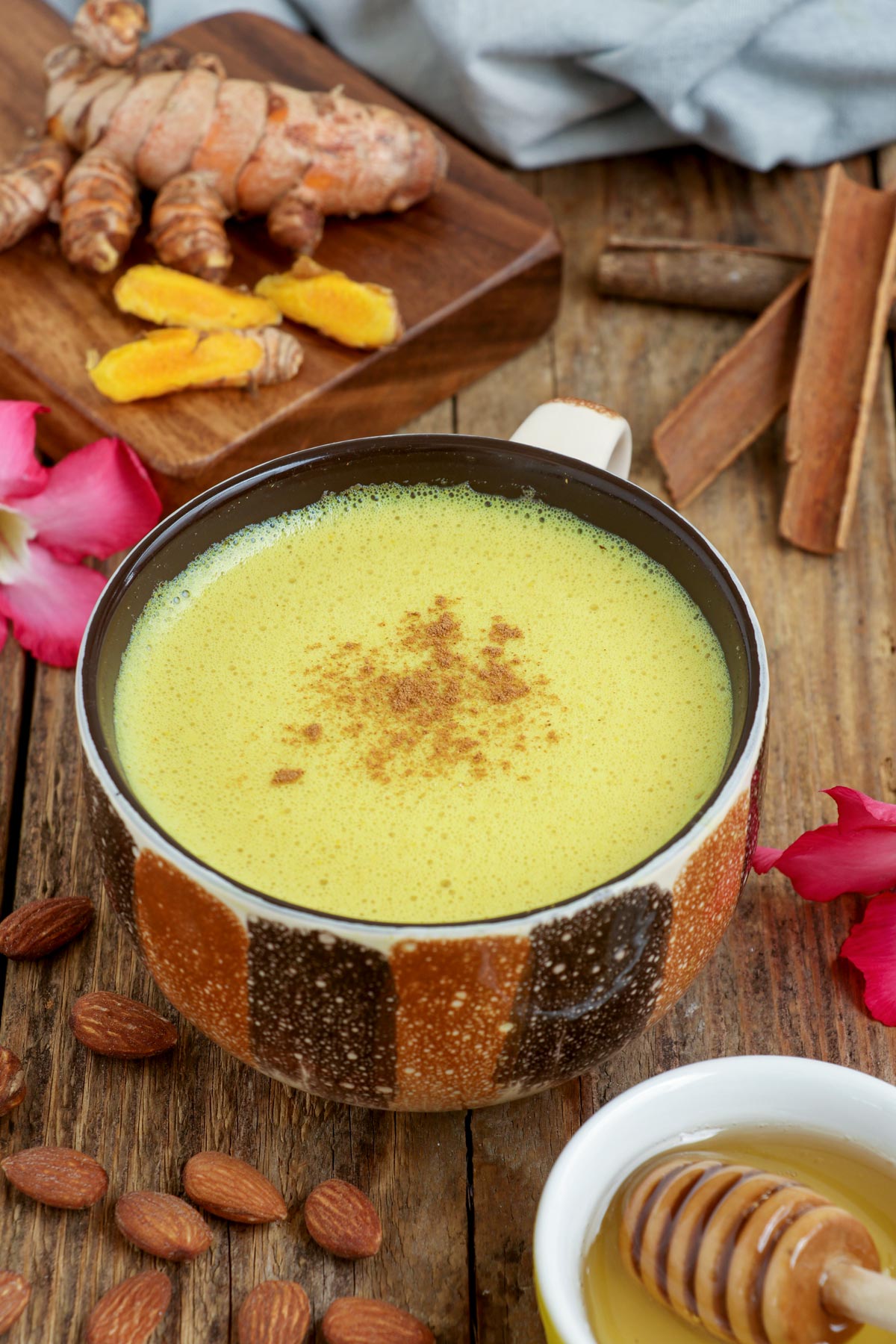 Healthy and healing turmeric milk drink recipe.