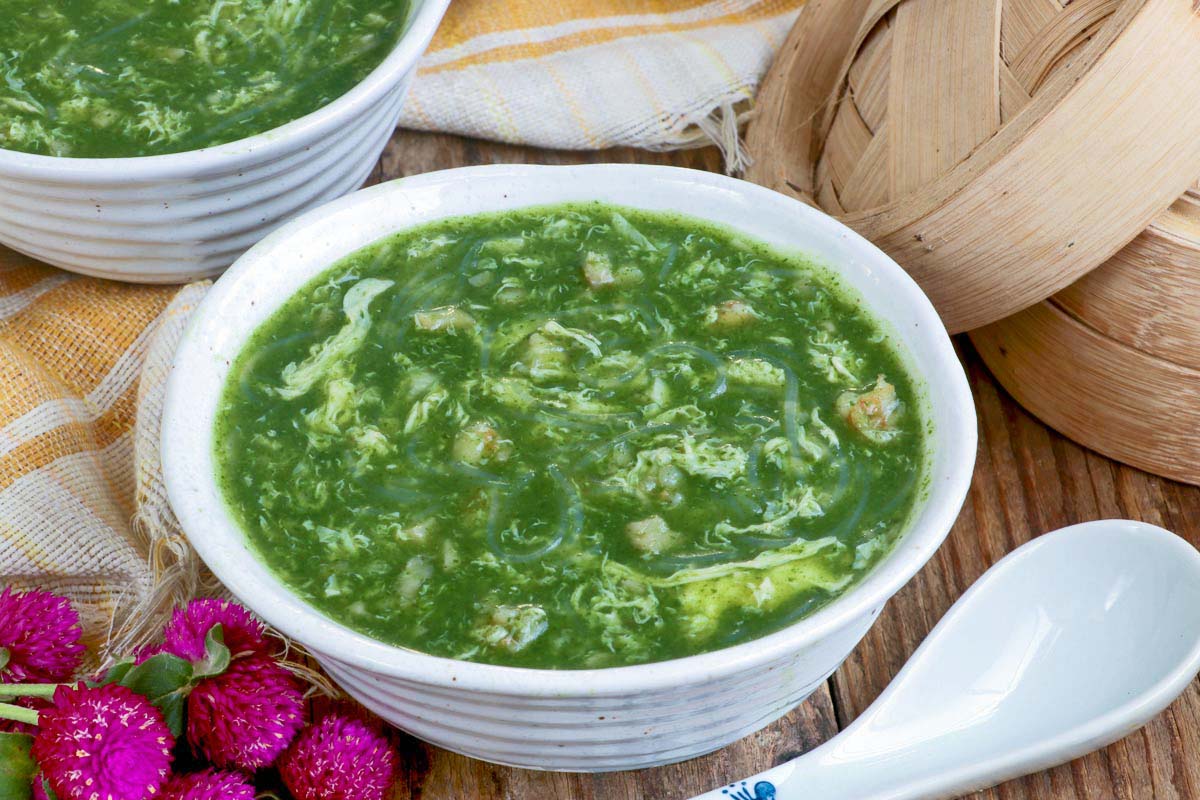 Polonchay or Chinese spinach soup served in alarge bowl.