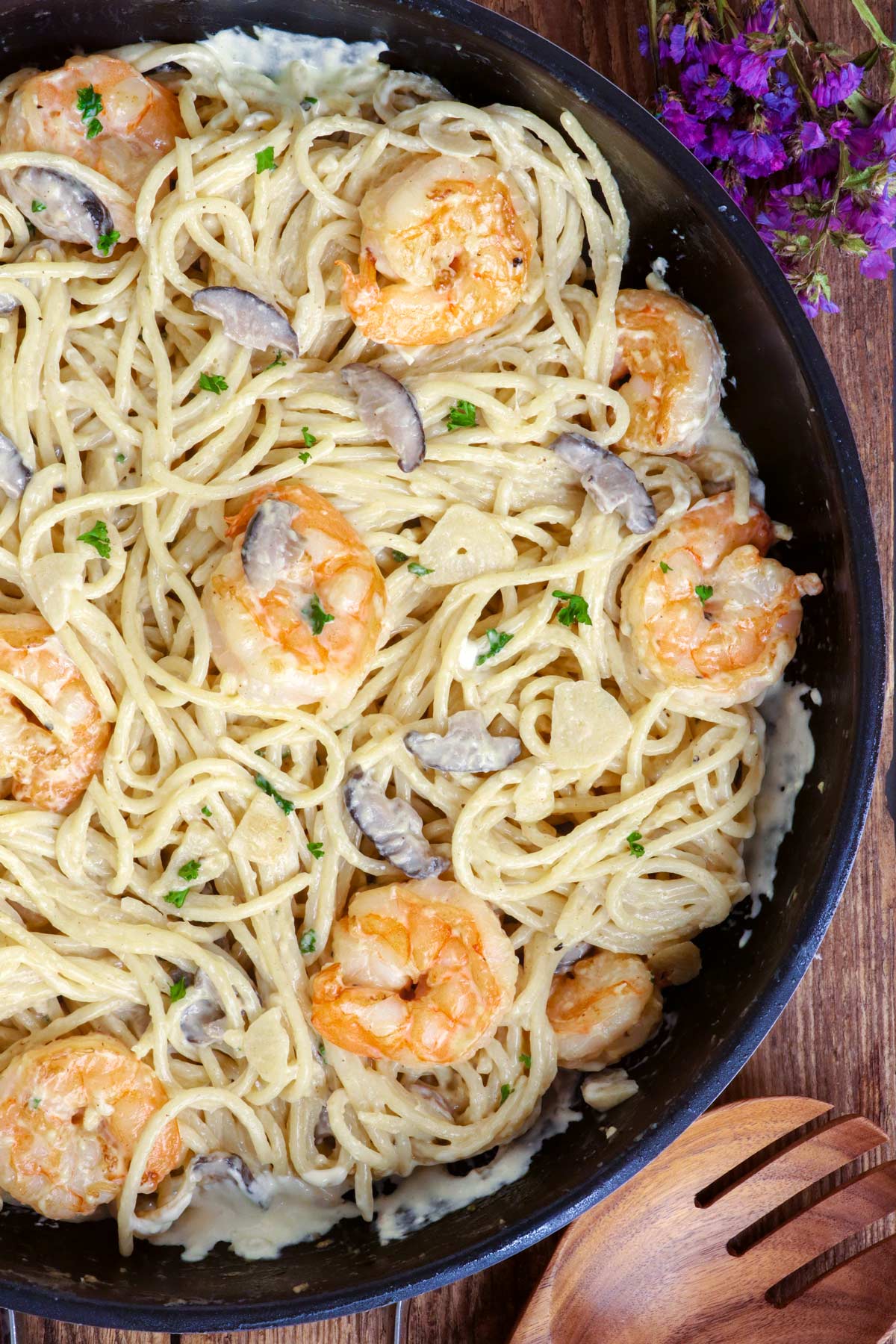 Freshly cooked creamy prawn pasta with plump prawns and meaty mushrooms.