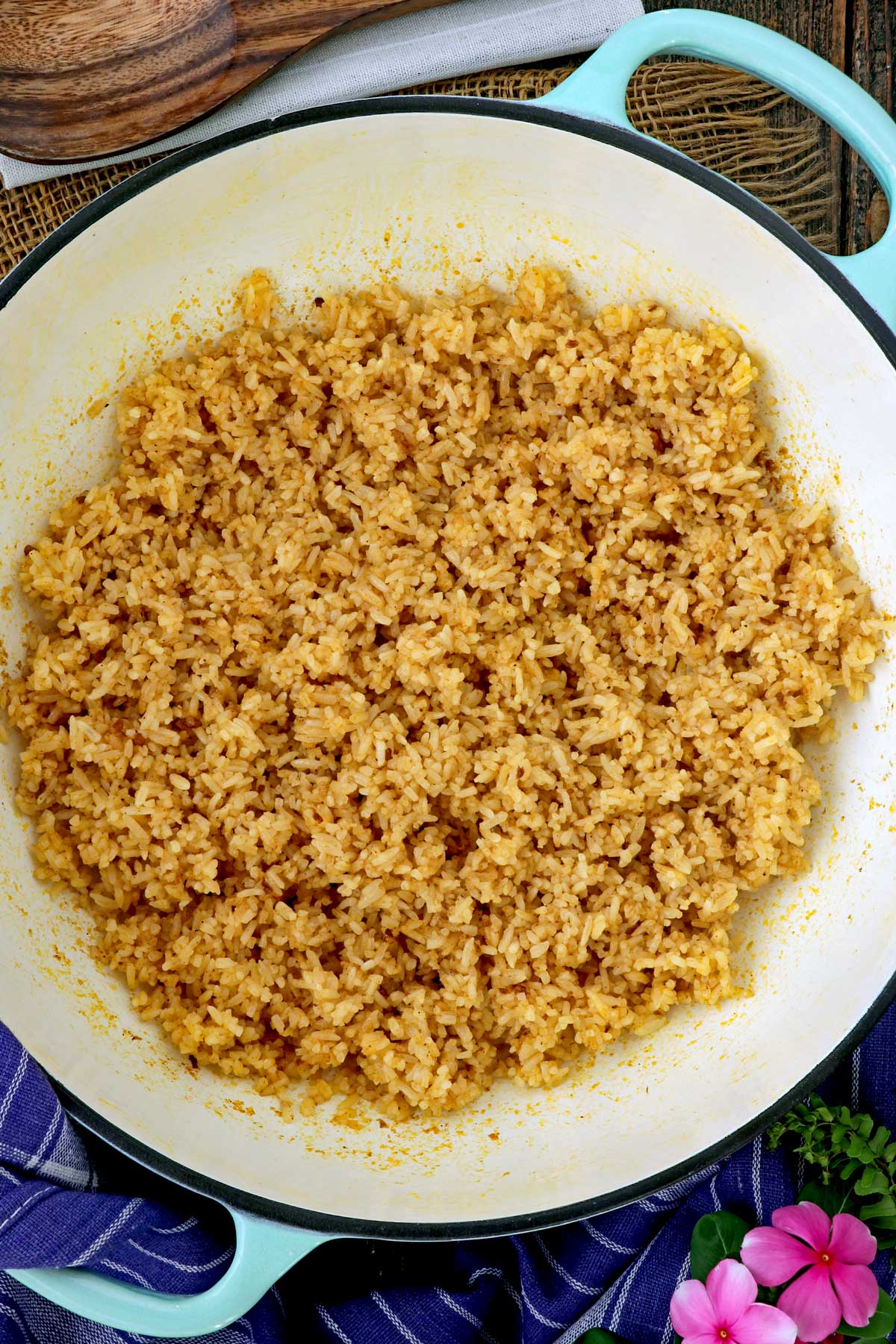 Freshly cooked java rice in a skillet.