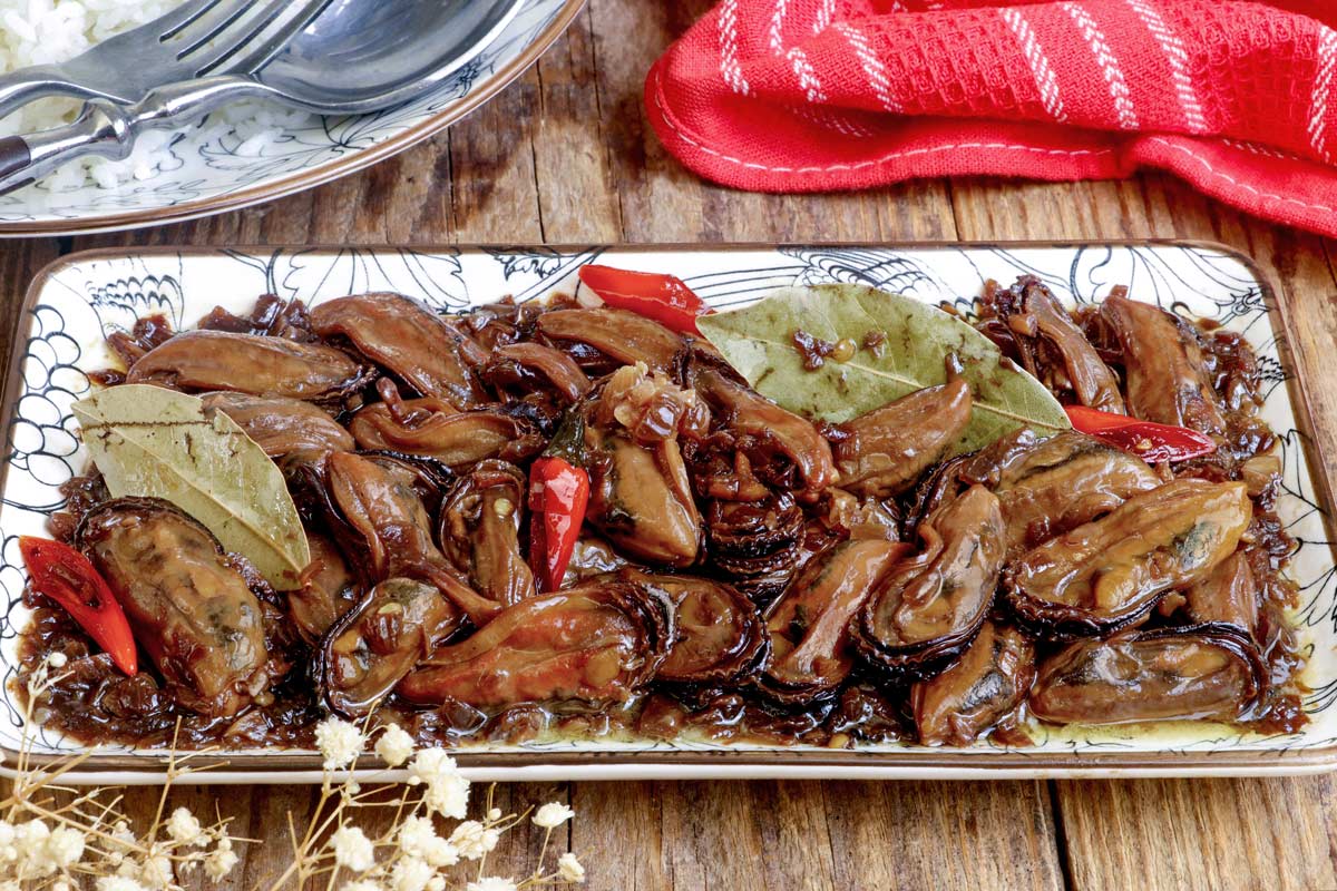 Adobong Tahong in a serving plate made with tender mussels in a spiced soy-vinegar sauce.