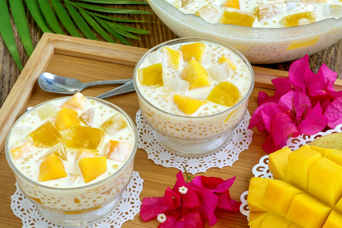 Sweet, refreshing and creamy Mango Jelly in dessert bowls.