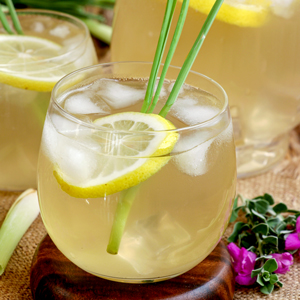 Lemongrass juice served in glasses over ice with sliced lemon.