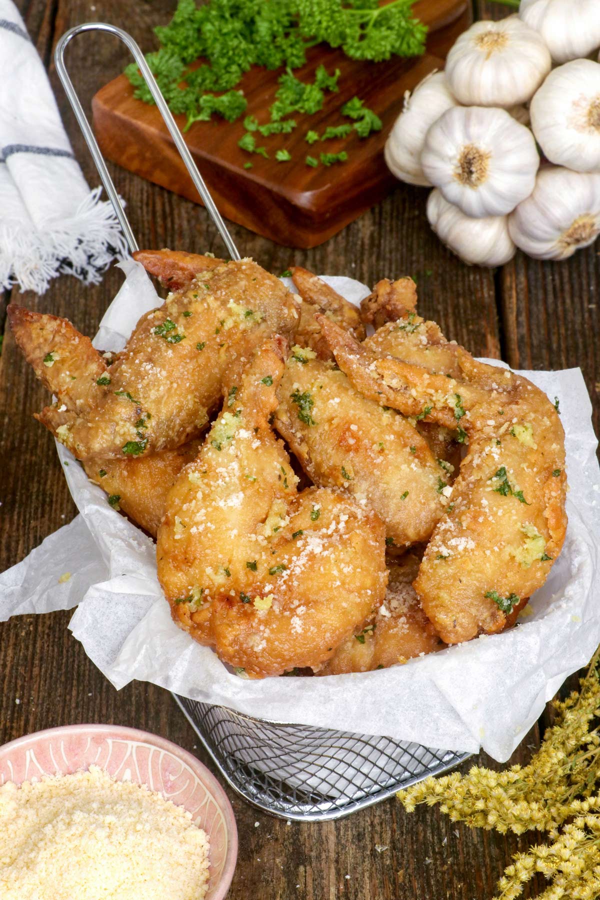 Crispy chicken wings tossed in a mouthwatering garlic-parmesan coating.