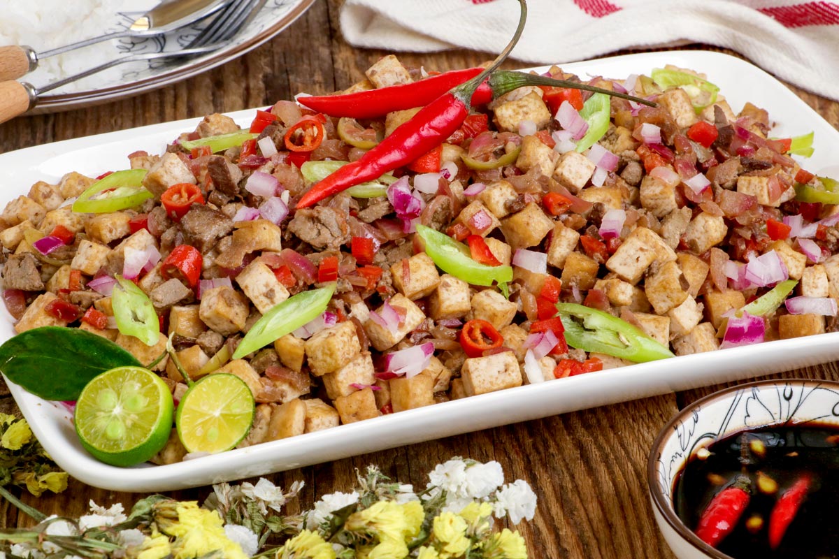 Crispy deep-fried tofu cubes, with chopped chicken liver, onion, bell pepper, and chilis.