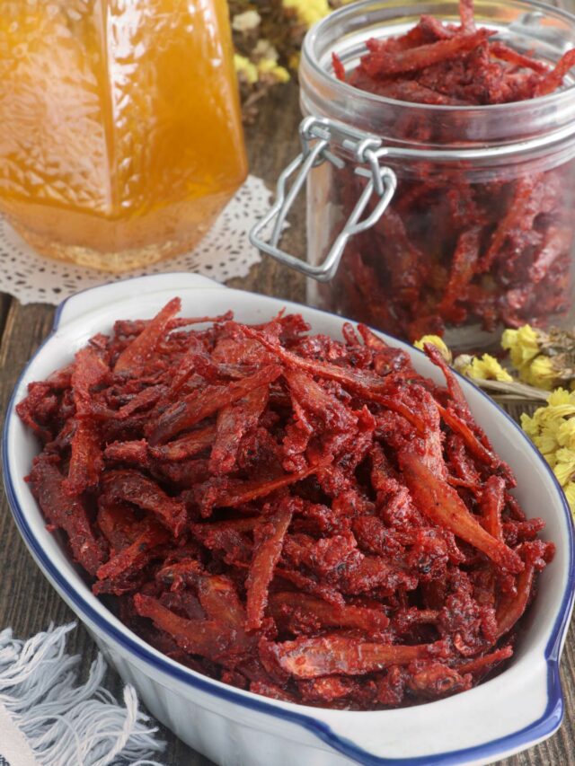 Sweet and Spicy Dilis in a serving plate.
