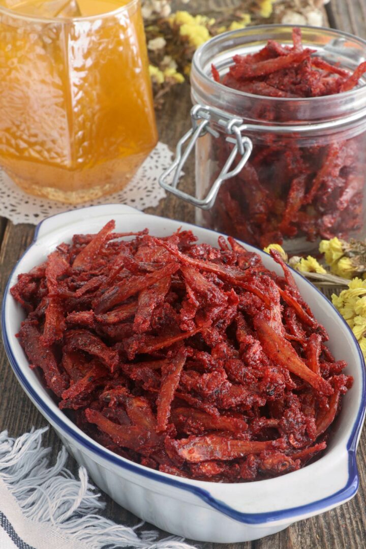 Sweet and Spicy Dilis in a serving plate.